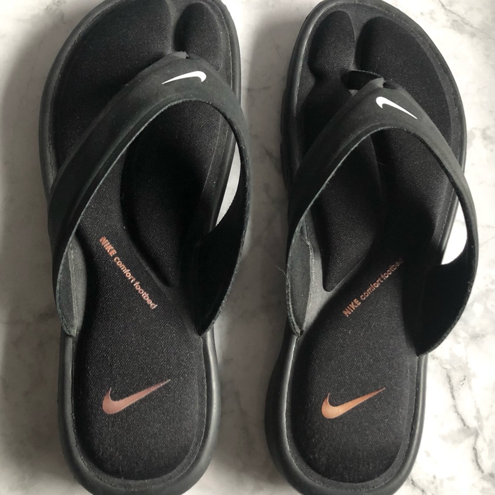 Black Nike Comfort Flip Flops